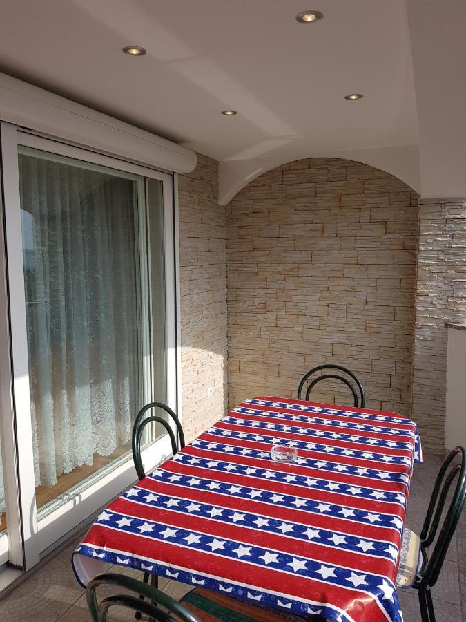 Apartmani Krajnovic Fazana Bagian luar foto