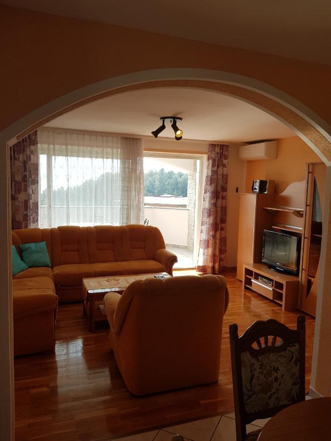 Apartmani Krajnovic Fazana Bagian luar foto