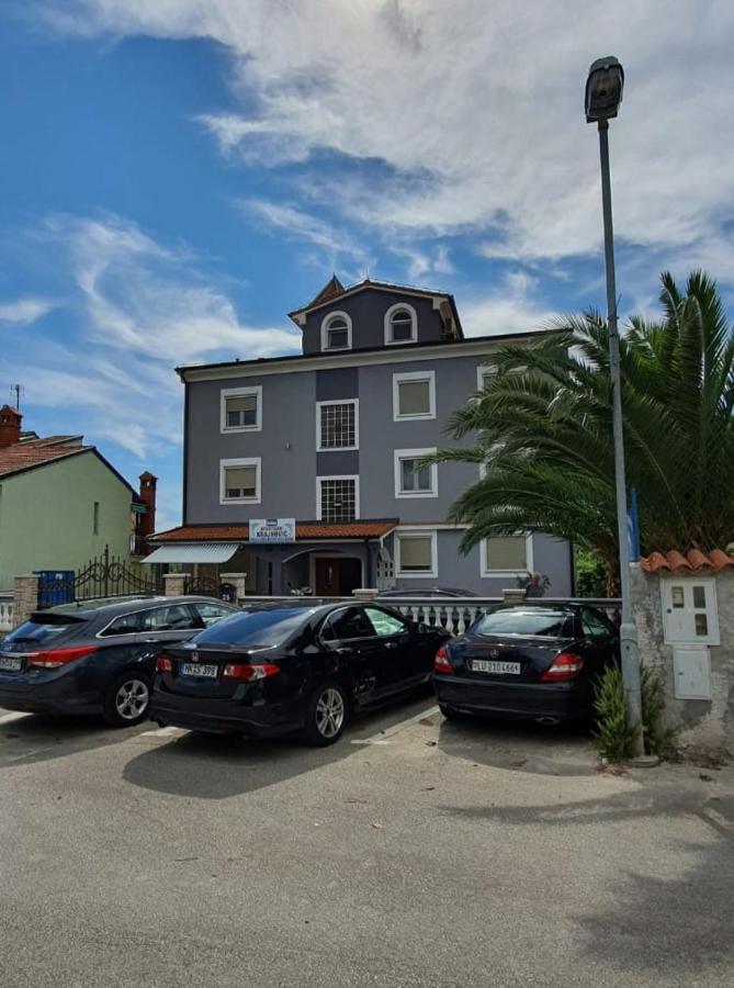 Apartmani Krajnovic Fazana Bagian luar foto