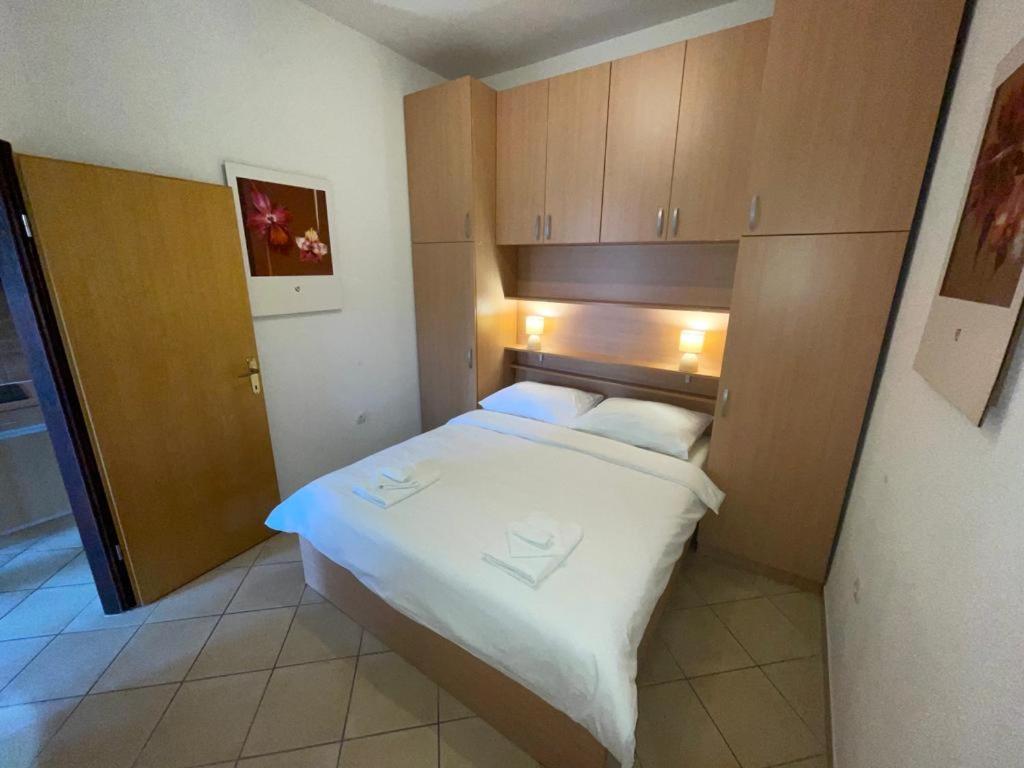 Apartmani Krajnovic Fazana Bagian luar foto
