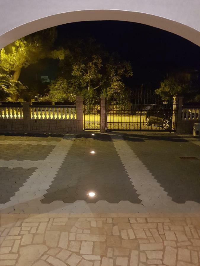 Apartmani Krajnovic Fazana Bagian luar foto